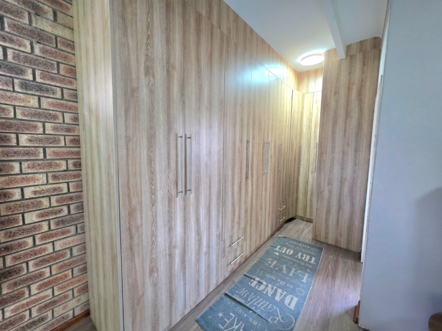 5 Bedroom Property for Sale in Panorama Free State